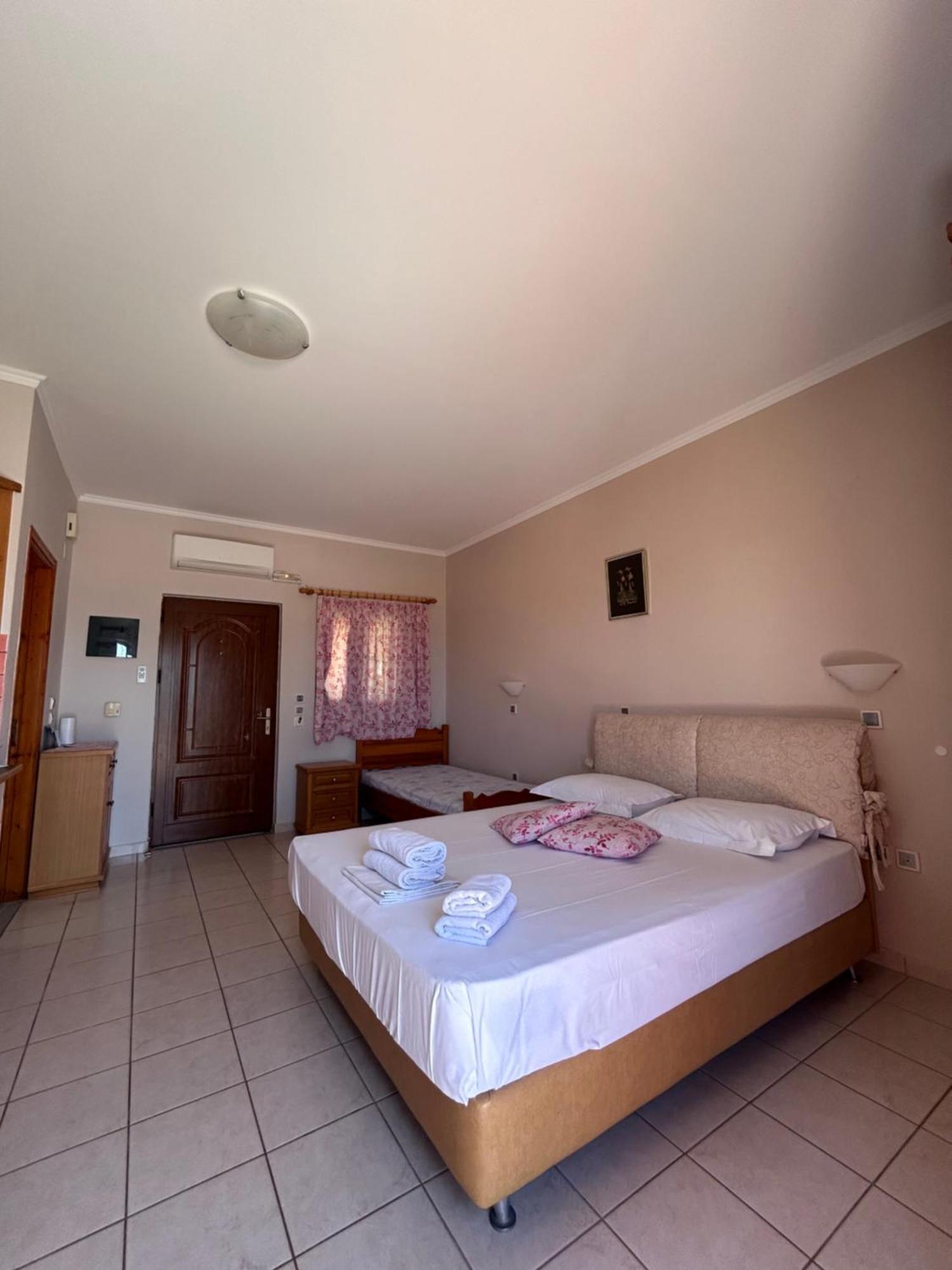 Dimitra Rooms Lefkada City ภายนอก รูปภาพ